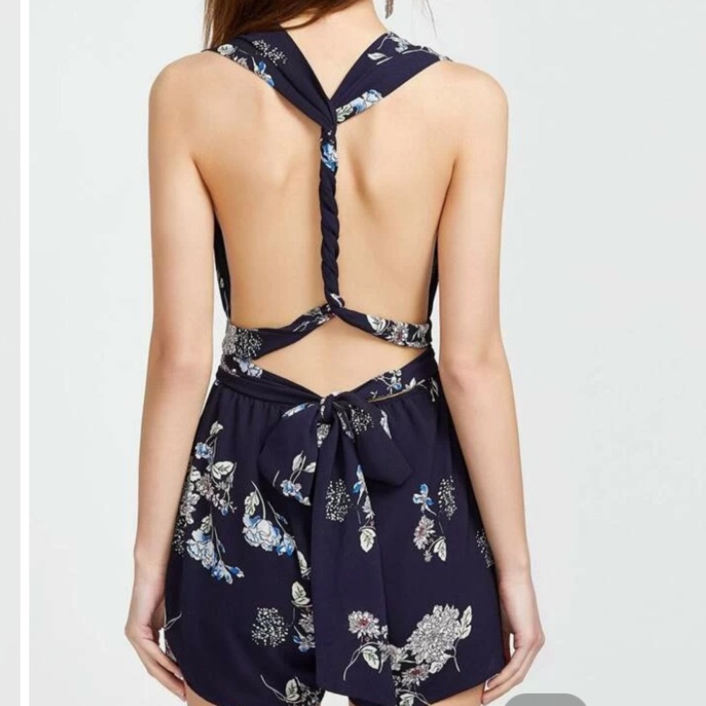 Backless deep v romper - Picture 2 of 3